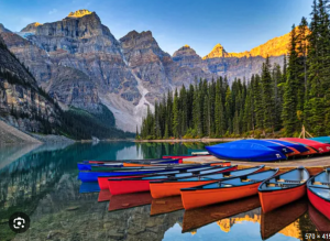 Lac du Canada avec barques colorées